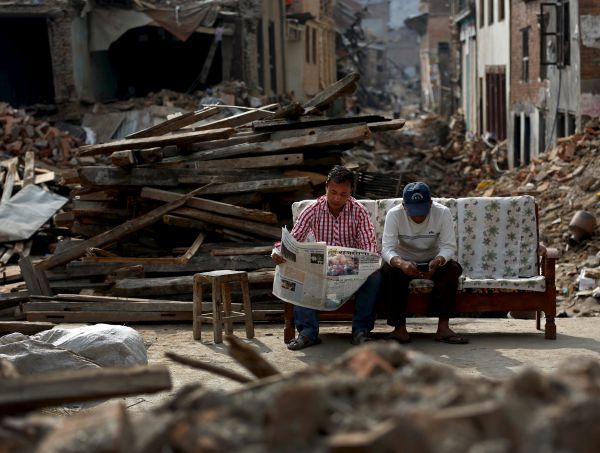 МЧС России доставило в Непал, пострадавшему от землетрясения, гуманитарную помощь общим весом около 30 тонн. Это — бутилированная вода и предметы первой необходимости.