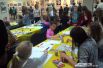 Во время культурной акции в Краснодарском краевом выставочном зале изобразительных искусств проводили мастер-классы по рисованию для детей.