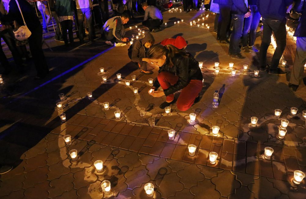 Вечером 17 мая на площади Ленина Симферополя прошла акция «Зажги свечу в своём сердце».