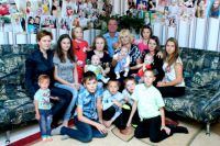 Сергей и Ирина Складневы с детьми и внуками.