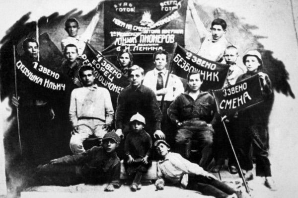Первый пионерский отряд Моздокского района Северной Осетии. 1922 год.