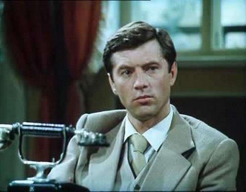 В 1982 году актер сыграл в фильме «Государственная граница. Фильм 3-й: Восточный рубеж», а через год – в двухсерийном художественном фильме «Комбаты».