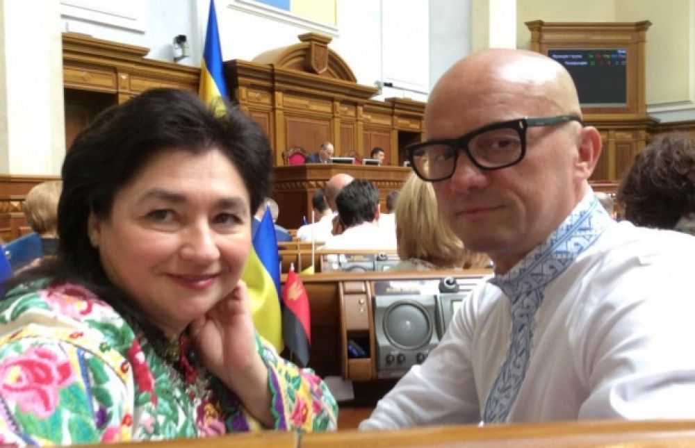 Депутаты в вышиванках