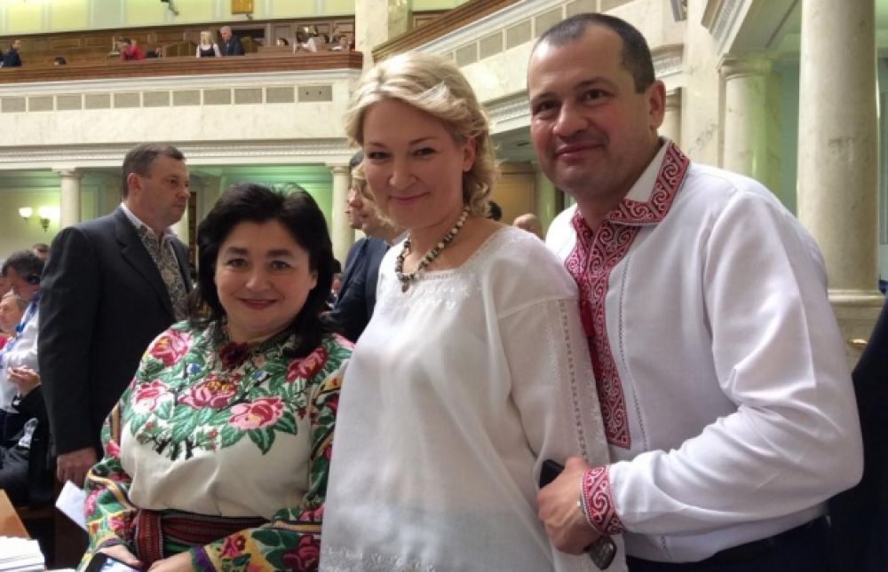 Депутаты в вышиванках