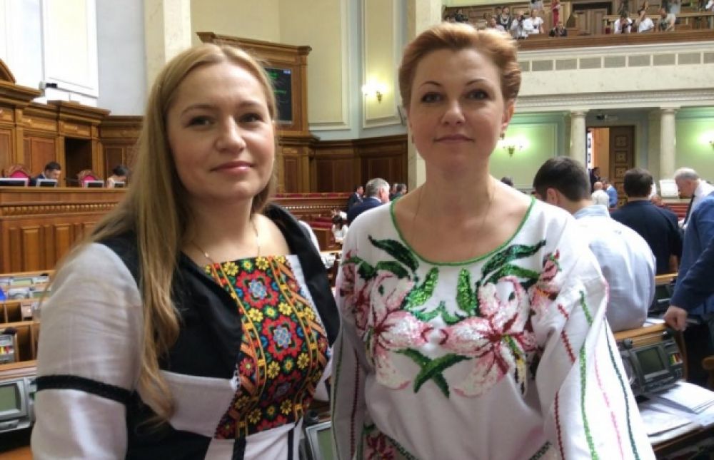 Депутаты в вышиванках