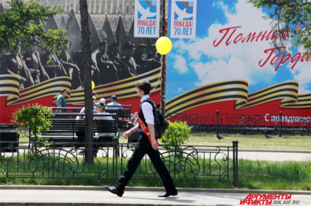 В такую погоду приятно гулять по Иркутску. Ведь приятных тенистых мест в городе очень много.
