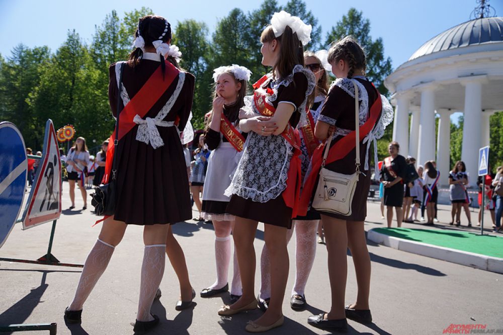 В этом году 11-класс закончили порядка 4,5 тысяч юных жителей города.