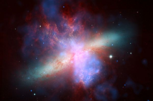 Галактика Сигара (англ. M 82, Messier 82, NGC 3034, рус. Мессье 82) — спиральная галактика с мощным звездообразованием в созвездии Большая Медведица. В центре галактики находится сверхмассивная черная дыра.