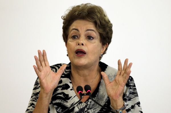 Дилма Руссеф — первая женщина-президент Бразилии, была избрана в 2010 году, ее главная задача — борьба с бедностью в стране с седьмой по величине экономикой мира с ВВП $2,19 трлн. Но в последнее время Русеф все чаще критикуют, ее политику поддерживает все меньше людей, согласно соцопросам, за последний месяц лишь 13% граждан.  А экономика страны в последние два года тоже падает.