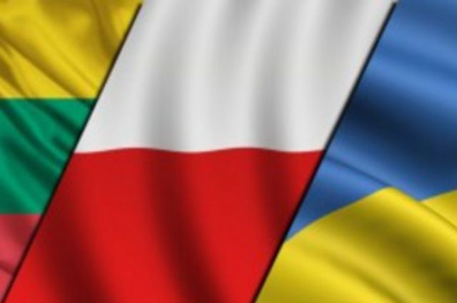 Флаги Украины, Польши и Литвы