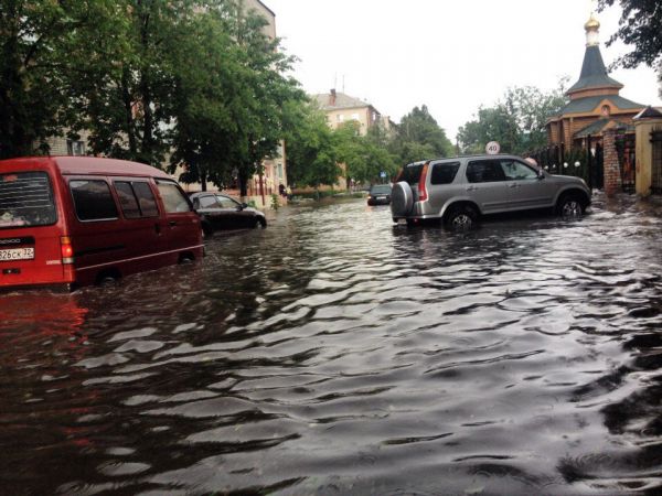 Около Первой городской больницы в Бежицком районе Брянска. 