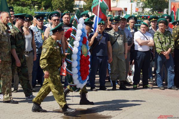 Пермяки возложили цветы в память о погибших солдатах. 