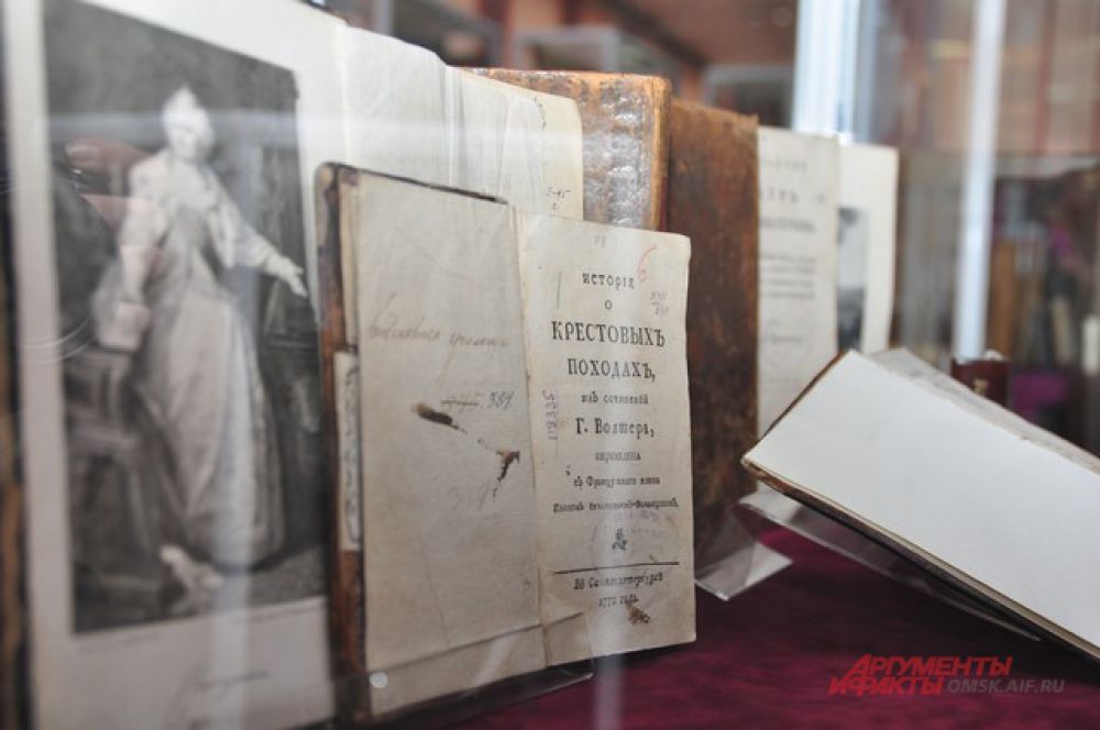 Библиотека имени Пушкина провела для журналистов экскурсию по Музею книги.