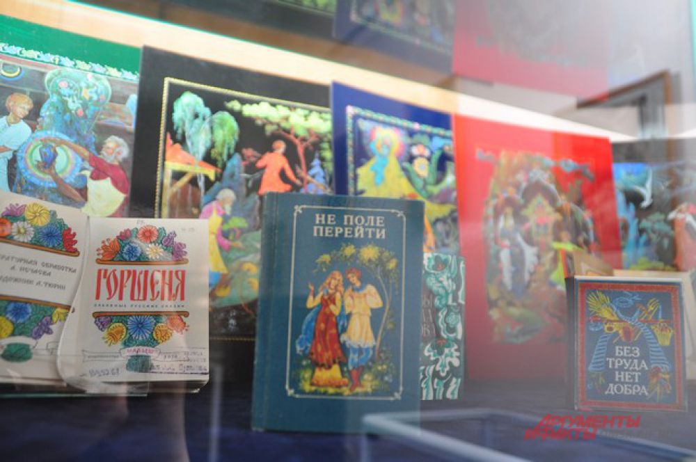 Библиотека имени Пушкина провела для журналистов экскурсию по Музею книги.