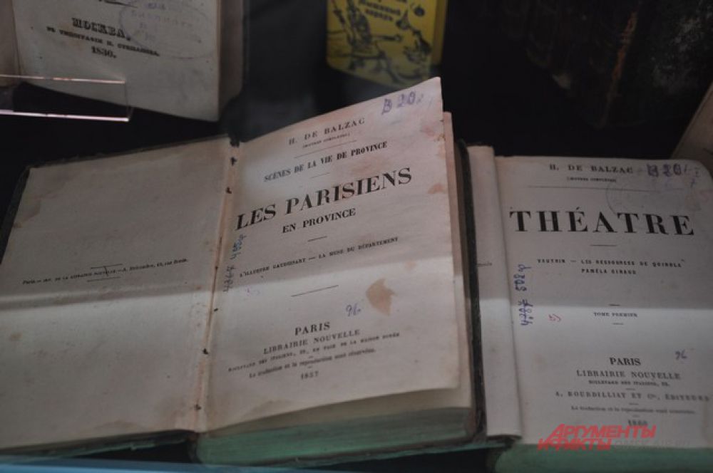 Библиотека имени Пушкина провела для журналистов экскурсию по Музею книги.