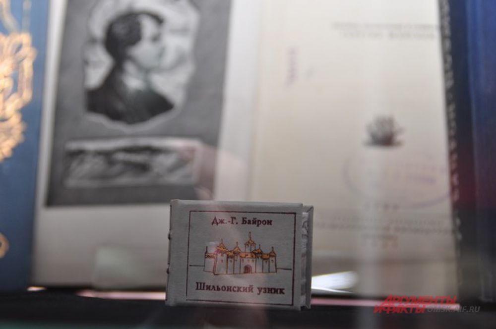 Библиотека имени Пушкина провела для журналистов экскурсию по Музею книги.