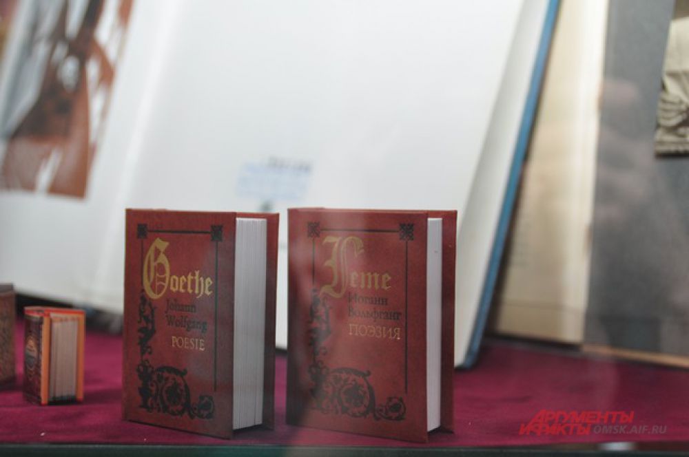 Библиотека имени Пушкина провела для журналистов экскурсию по Музею книги.
