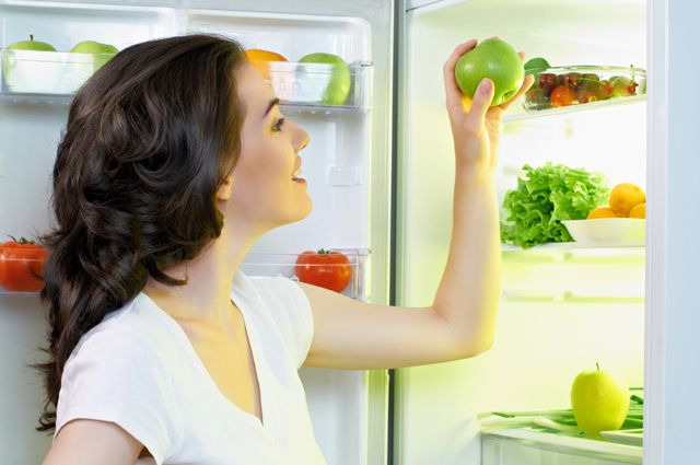 На каких полках какие продукты хранить в холодильнике