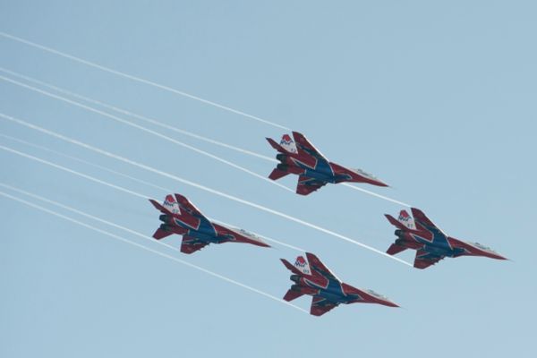 Выступление пилотажной группы «Стрижи» на самолетах МиГ-29.