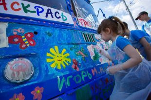 Дети разукрасили троллейбусы, которые скоро выйдут на маршруты.