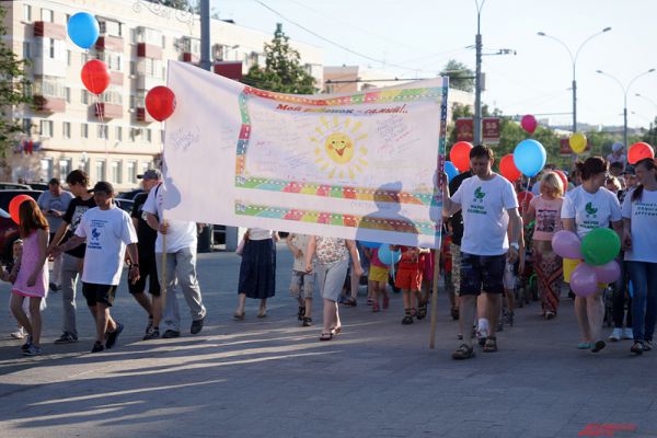 Маршрут «Марша колясок» пролегал по улице Ленина через Попова и обратно к площади. 
