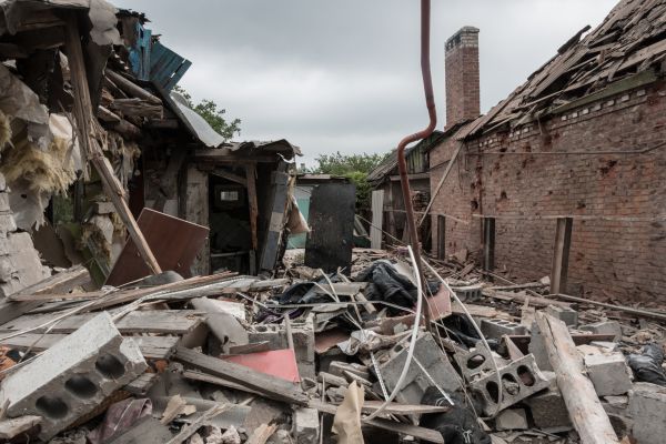 Дом, разрушенный в результате обстрела украинскими силовиками в Горловке.