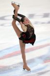 Юлия Липницкая выступает с короткой программой в женском одиночном катании на Чемпионате России по фигурному катанию. 2011 год.