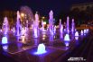 Сухой фонтан на площади Советской был открыт 1 июня 2015 года. Вечером потоки воды подсвечиваются.
