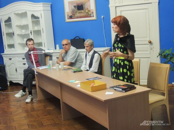Также в рамках мероприятия работала «Литературная гостиная», где можно было пообщаться с пермскими писателями.
