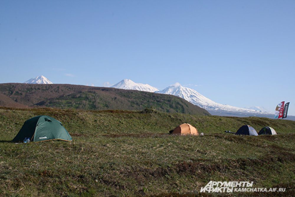 Палаточный лагерь сёрферов.