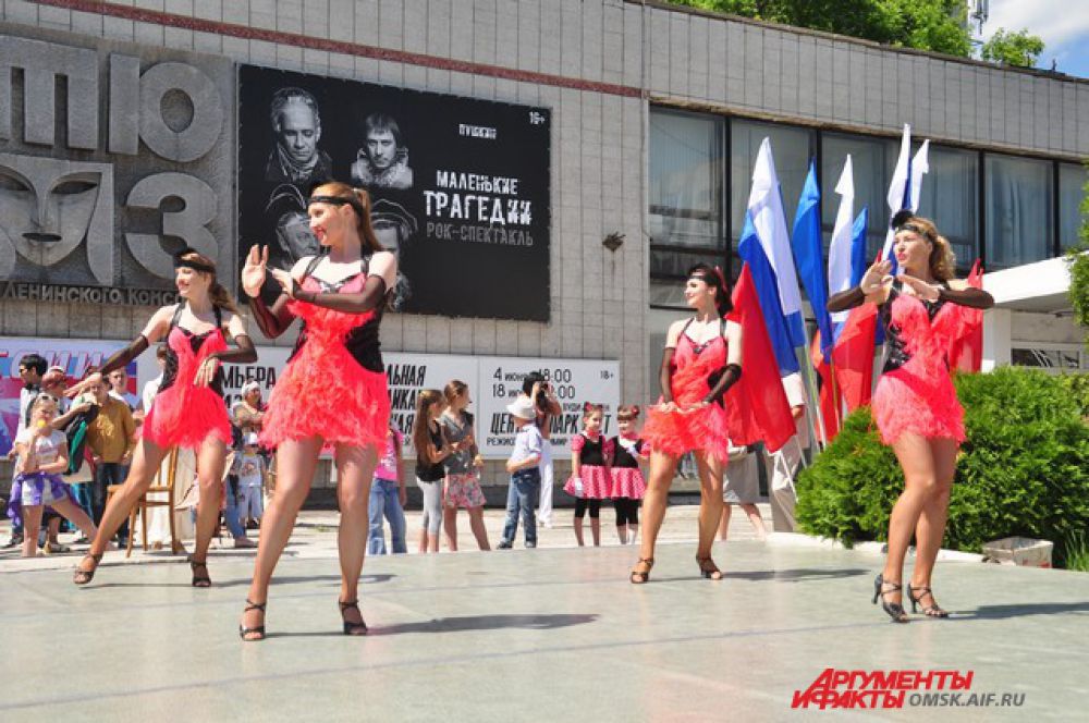 День России в Омске отпраздновали танцами.
