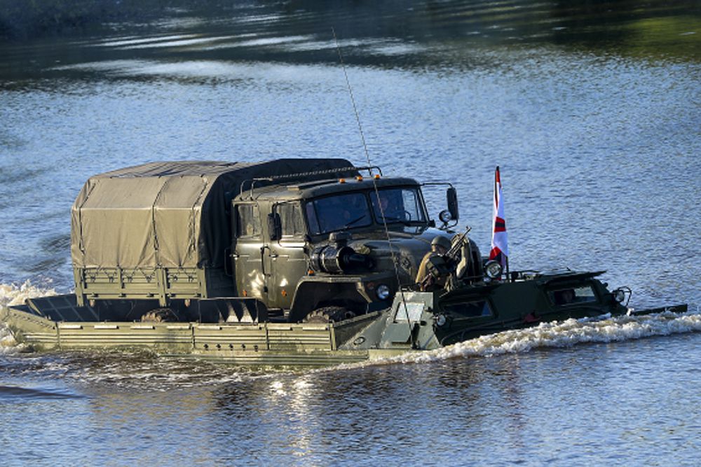 Переправа военной техники через водную преграду.