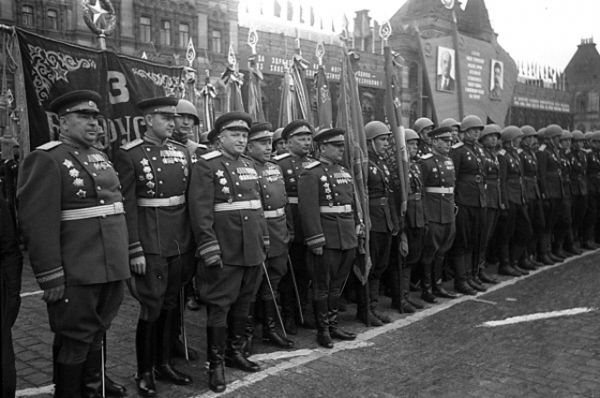 Воины 3 Белорусского фронта на Параде Победы.