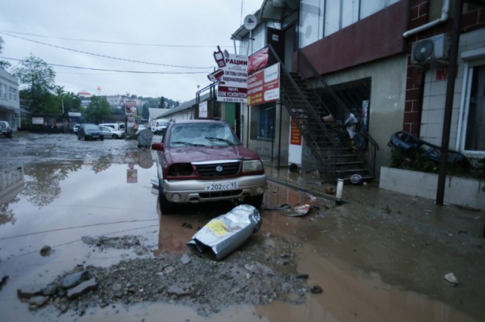 Вот так выглядел Сочи после того, как вода стала уходить.