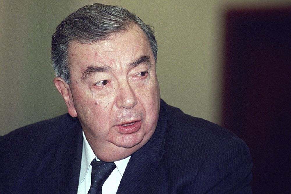 12 мая 1999 Примаков был отправлен в отставку с поста председателя правительства. Отставка Примакова была встречена населением резко отрицательно: 81 % опрошенных фондом «Общественное мнение» заявили, что не одобряют её. При этом большинство опрошенных выразили мнение, что правительству Примакова удалось добиться экономической и политической стабилизации в России.
