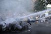 23 июня. Полиция разгоняет толпу протестующих в Ереване.