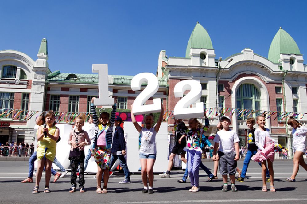 Громкая музыка и аплодисменты оповестили всех вокруг, что нашему любимому Новосибирску исполнилось 122 года!