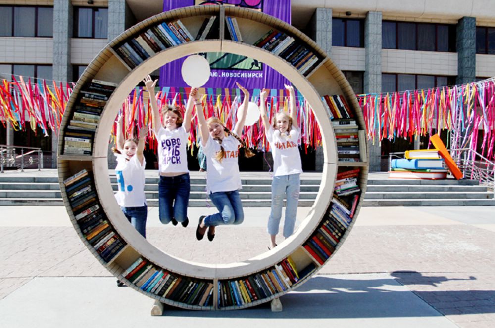 В этом году День города прошёл под девизом «Я читаю». Всё-таки 2015-й - это год литературы.