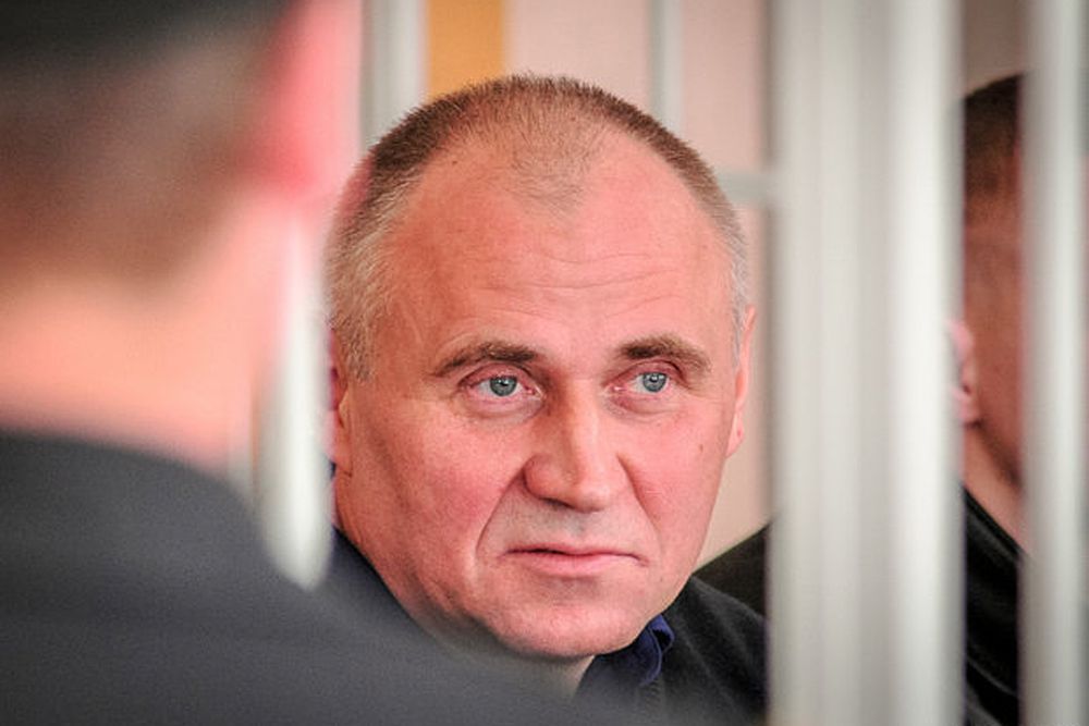 Выдвижение Николая Статкевича в президенты - символический жест, заключенный по закону не может быть зарегистрирован кандидатом на выборах, пока у него есть неснятая судимость. В руководстве ЦИК подчеркивают, что даже инициативная группа по выдвижению Статкевича не может быть зарегистрирована.