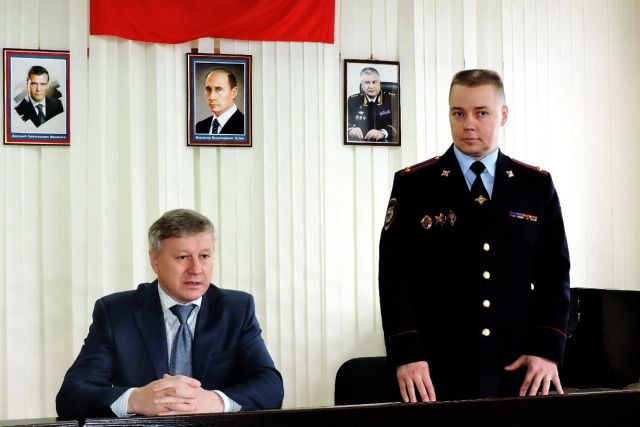 Начальник УМВД края генерал-майор полиции Александр Сидоренко представил Алексея Шучалина.