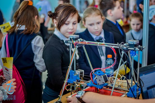 Ульяновские школьники приобщаются к научно-техническому творчеству в рамках Молодёжного  инновационного форума Приволжского федерального округа (прошёл в УлГТУ в мае 2015 года).
