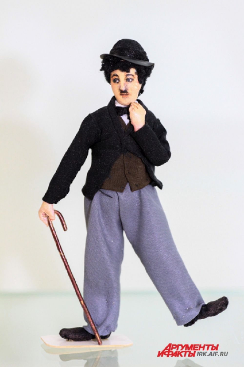 В этой кукле воплотился не только Черли Чаплин, но и его знаменитая походка. Кажется, что кукла вот-вот оживет.