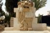 Древние развалины Пальмиры - один из шести объектов Всемирного наследия ЮНЕСКО в Сирии. Но это не помешало боевикам ИГ разбить кувалдами редчайшие скульптуры, среди которых была статуя «Лев Аллат» возрастом в две тысячи лет.
