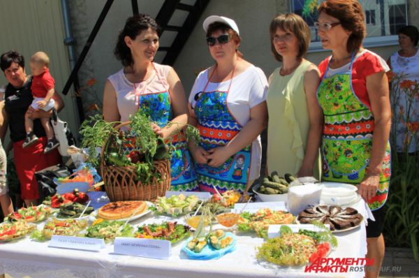 Багаевцы впечатляют своей выдумкой по приготовлению блюд из огурцов.
