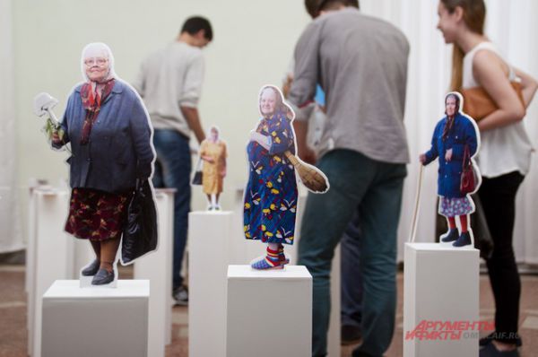 Старость и красота. Выставка Игоря Гавара «Бабушки идут» открылась в Омске.