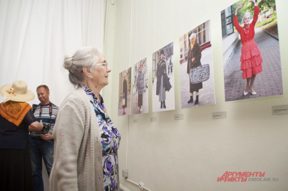 Старость и красота. Выставка Игоря Гавара «Бабушки идут» открылась в Омске.