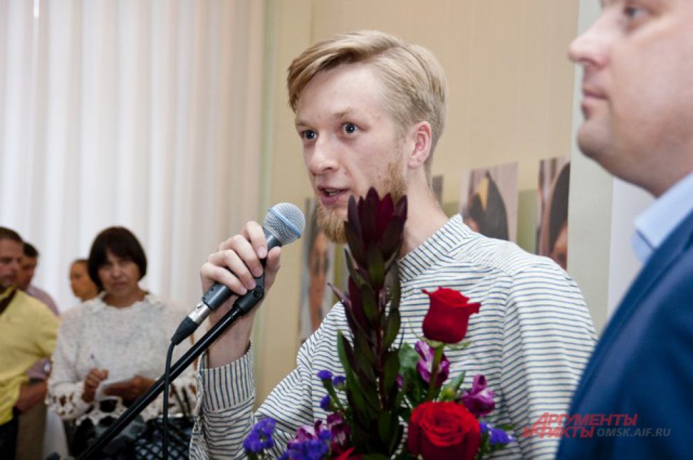 Старость и красота. Выставка Игоря Гавара «Бабушки идут» открылась в Омске.