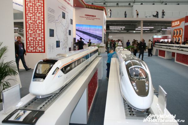 Китайский поезд: по понятным причинам - только макет.