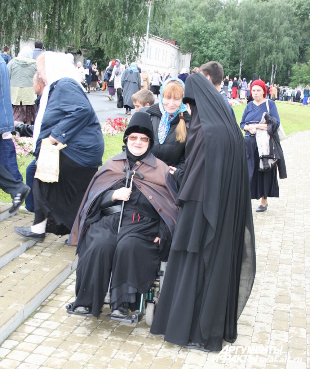 В празднике участвуют все насельницы Ново-Тихвинского, Александро-Невского монастыря.