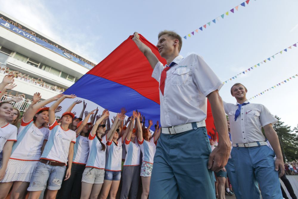 Торжественная линейка, посвященная Дню России. 2014 год.